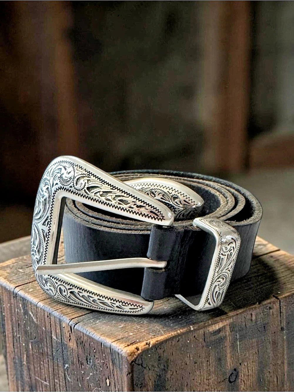 Vintage Y2K Urban Outfitters Black Leather Western Buckle Belt